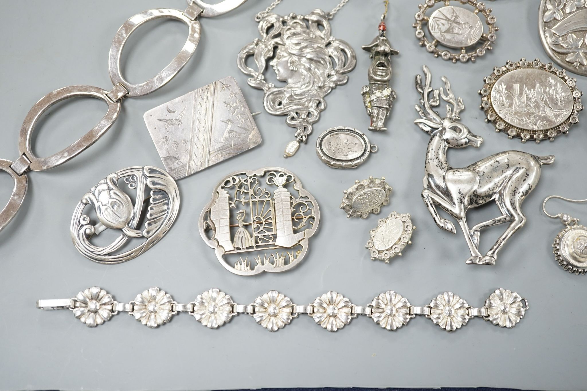 A small collection of mainly 925 and white metal jewellery, including bracelets, comb, brooches and earrings, etc.